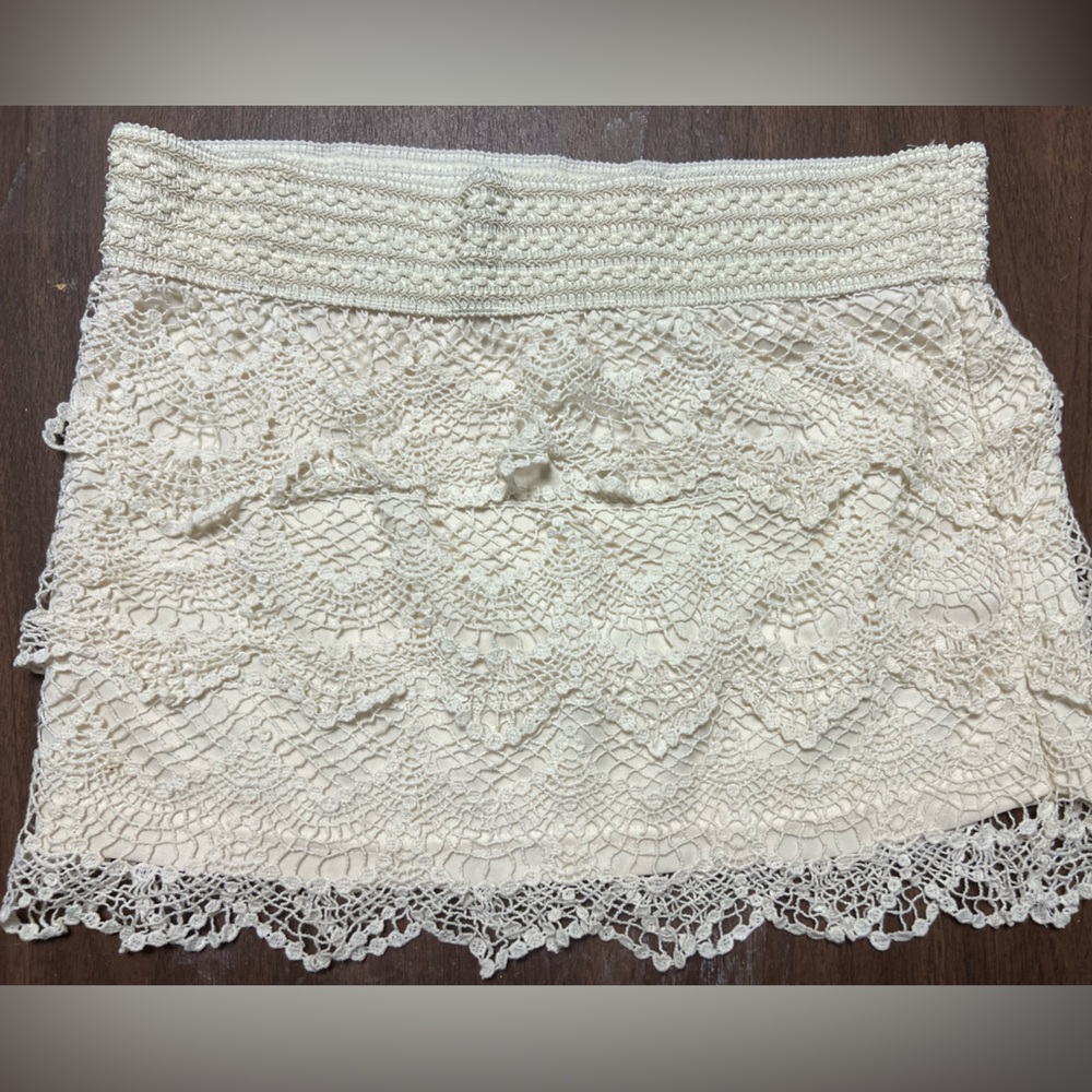 Nabee lace skirt